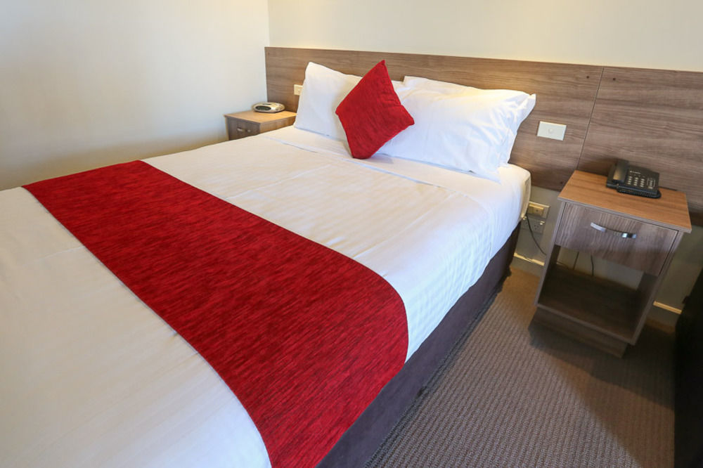 Commodore Mildura Motel Bagian luar foto
