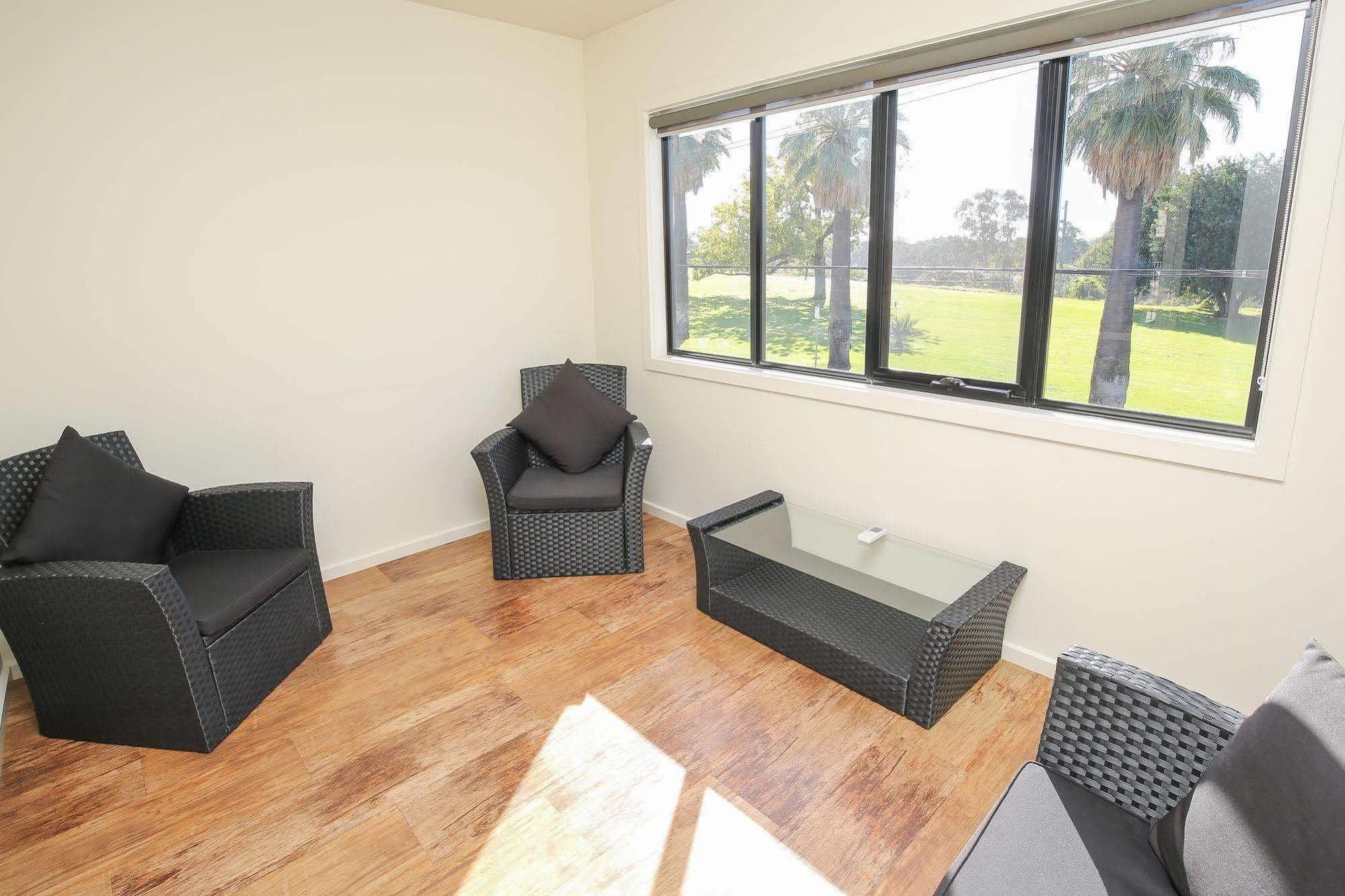 Commodore Mildura Motel Bagian luar foto