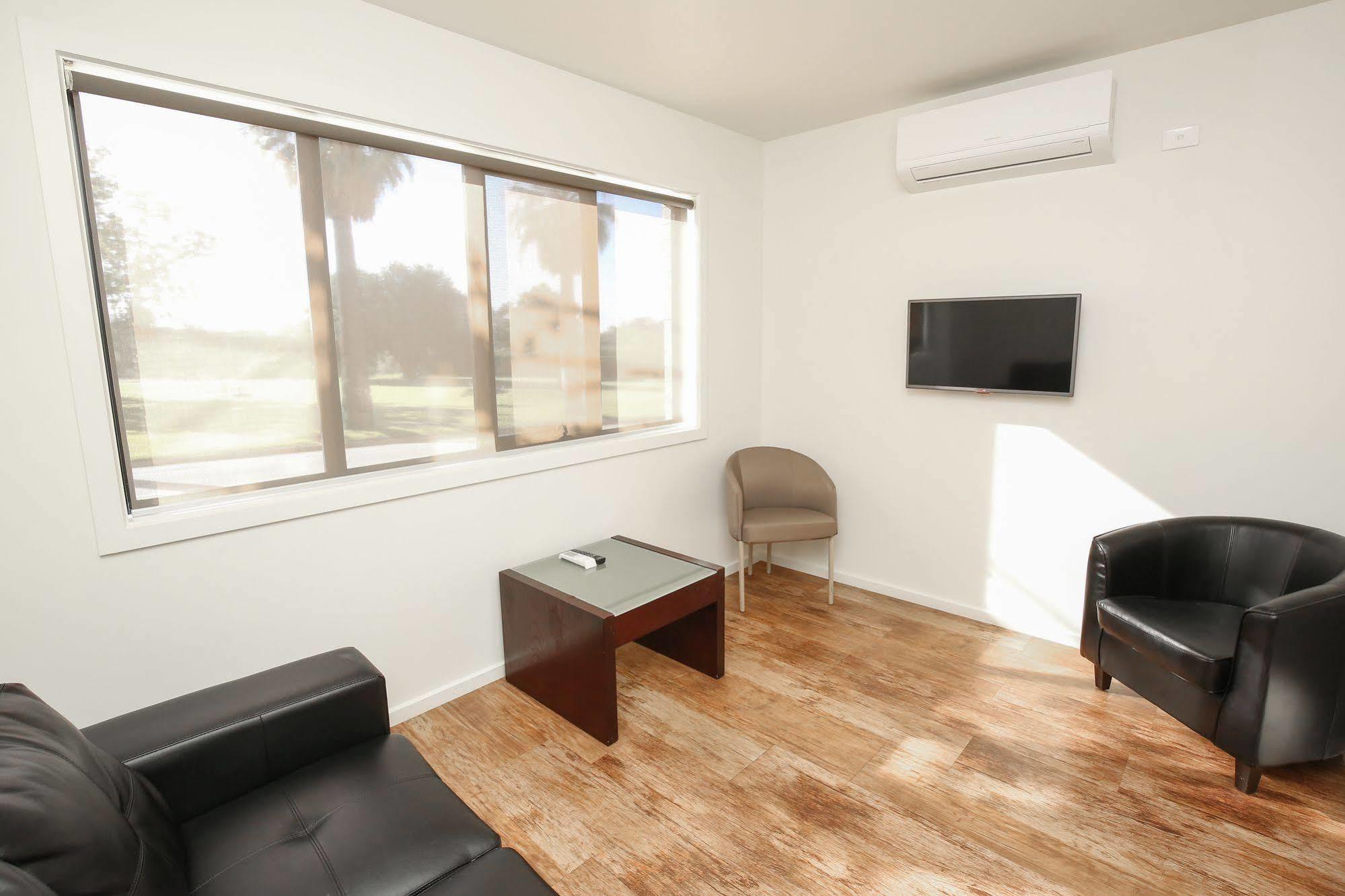 Commodore Mildura Motel Bagian luar foto