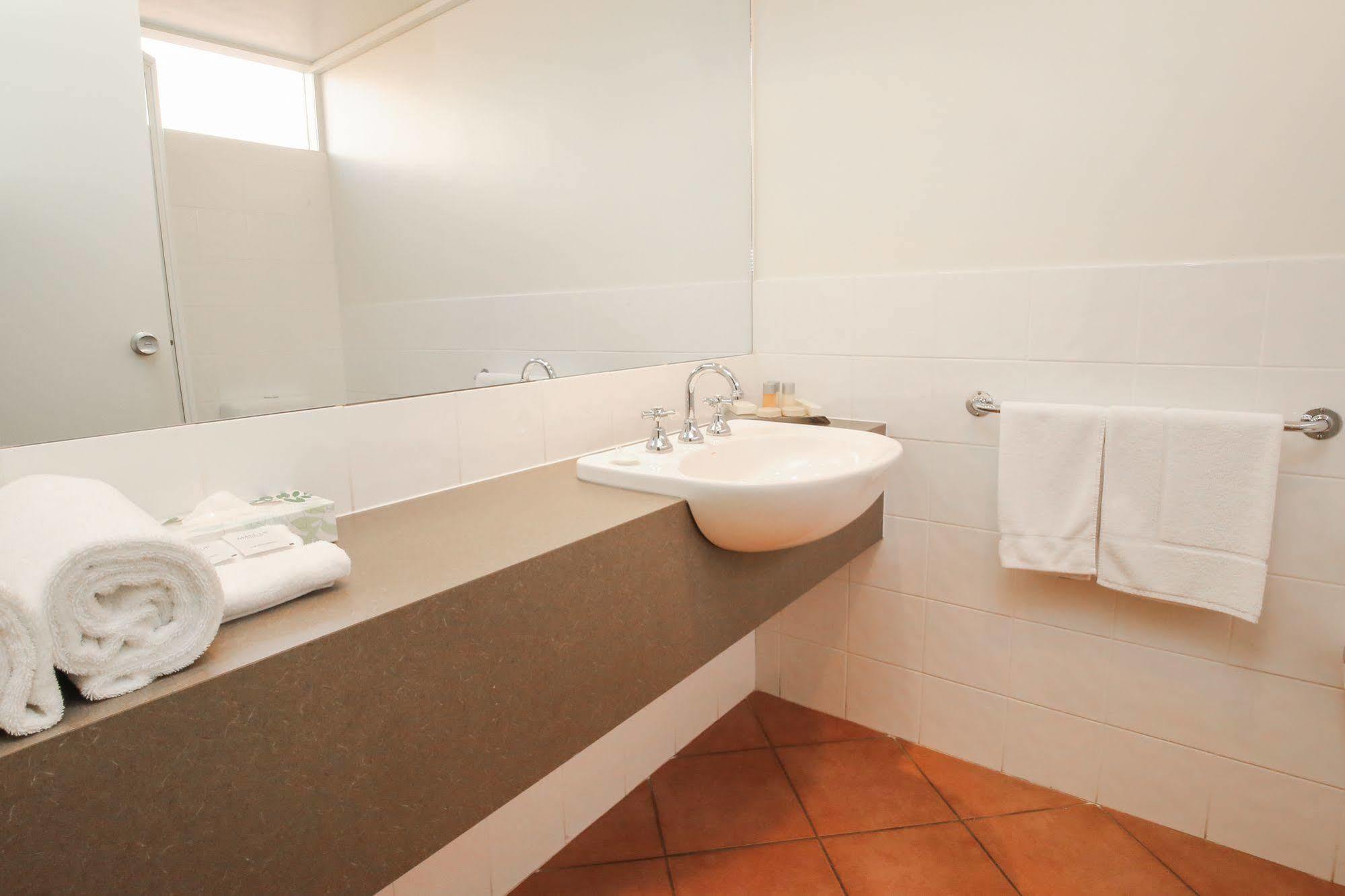 Commodore Mildura Motel Bagian luar foto