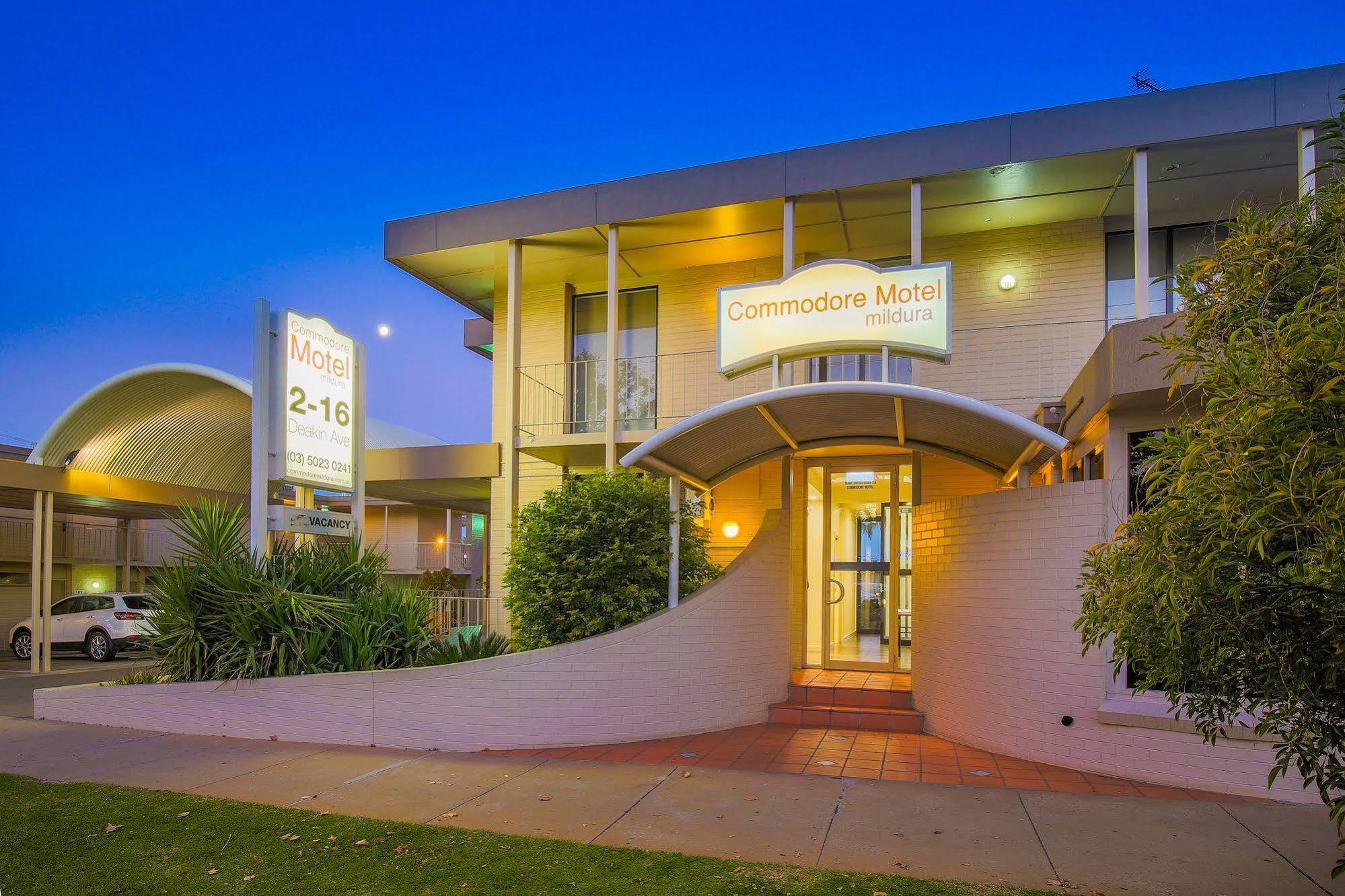 Commodore Mildura Motel Bagian luar foto