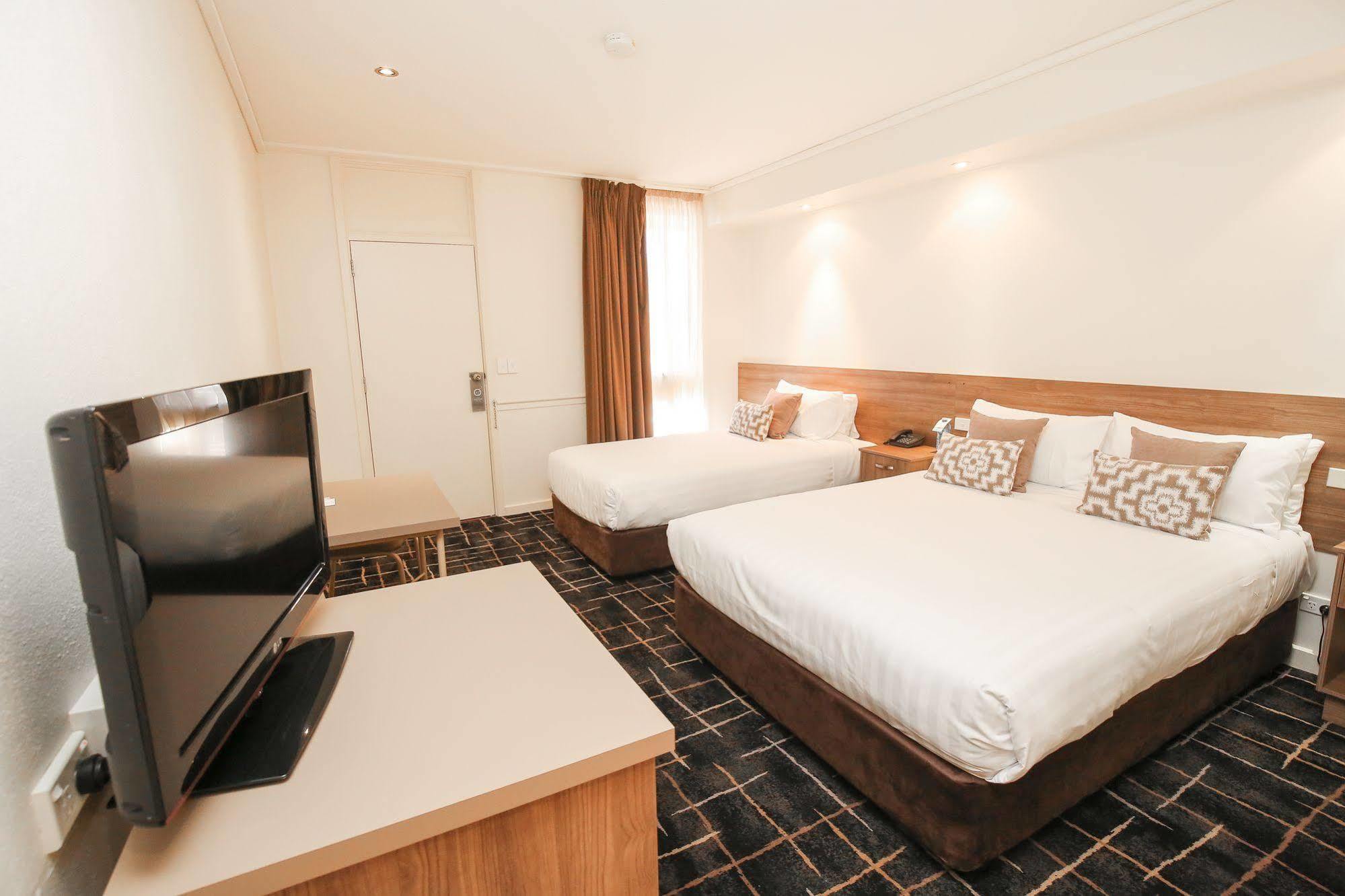 Commodore Mildura Motel Bagian luar foto
