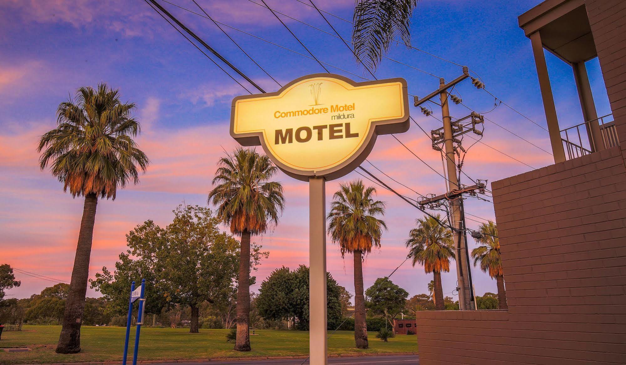 Commodore Mildura Motel Bagian luar foto